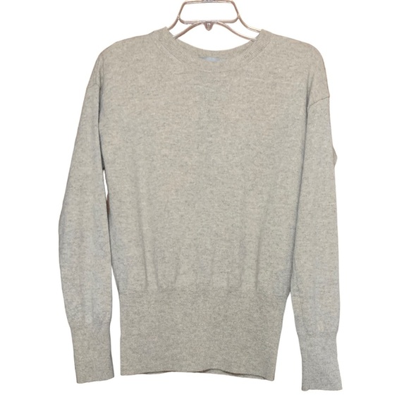 Vince. Cashmere Split Back Crewneck‎ Sweater in Oatmeal - Picture 2 of 6